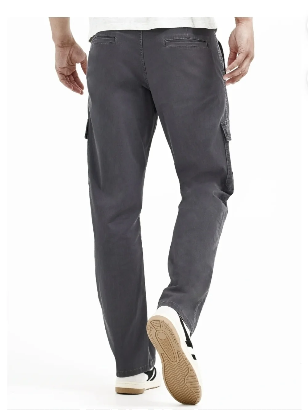 Wrangler Men's Relaxed Fit Stretch Cargo Pants Size 42X320